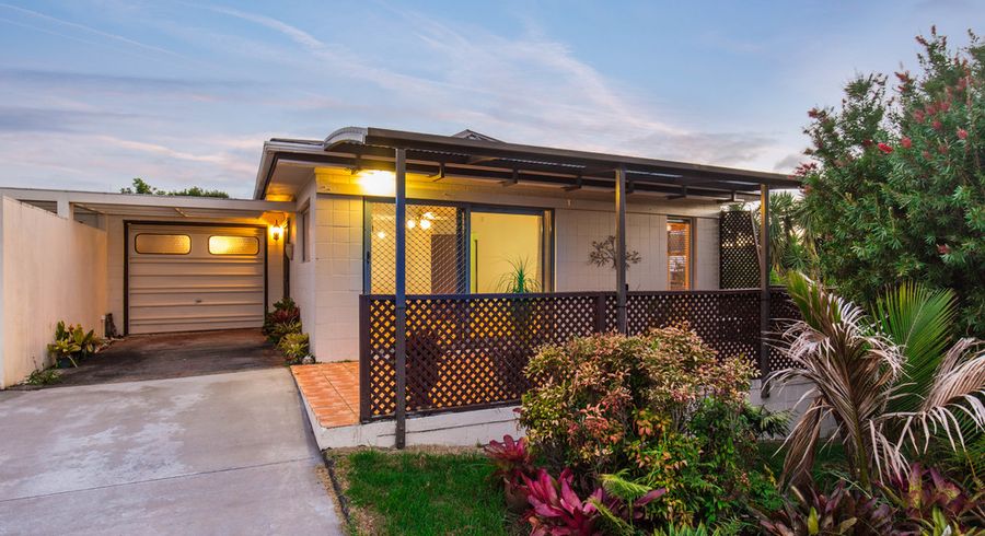 at 15B CLARESHOLM Place, Mangere Bridge, Auckland