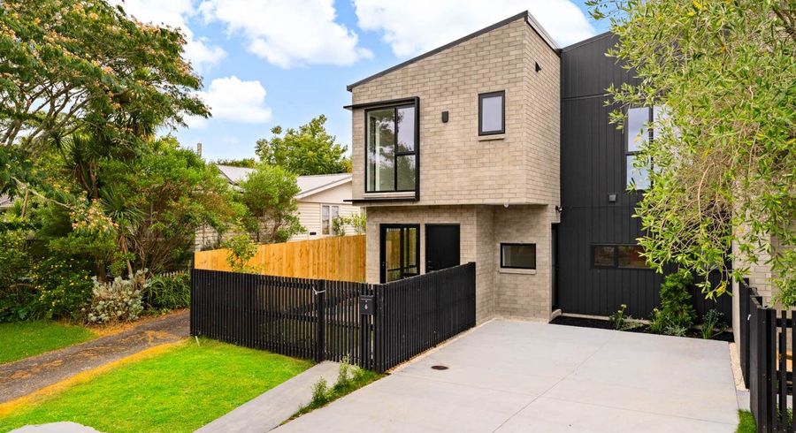  at 6 Riverpark Crescent, Henderson, Waitakere City, Auckland