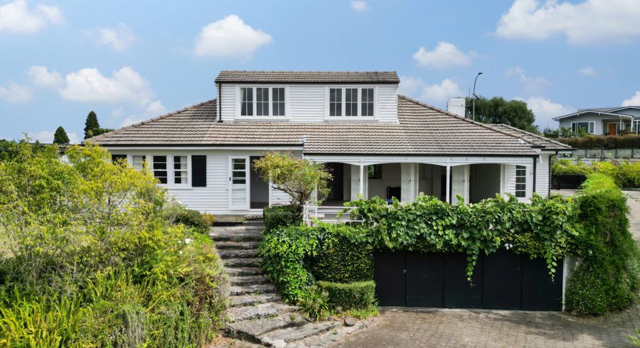  at 112 Lake Crescent, Hamilton Lake, Hamilton, Waikato