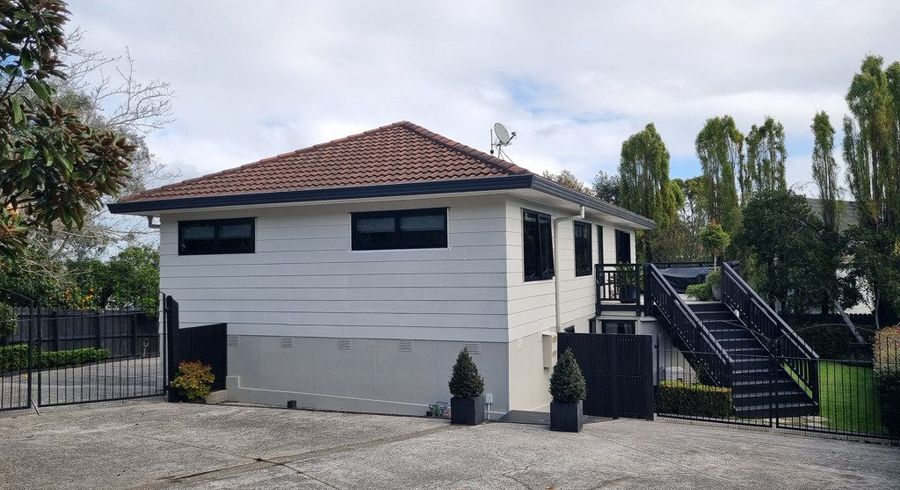  at 18 Sandgate Ave, Botany Downs, Manukau City, Auckland