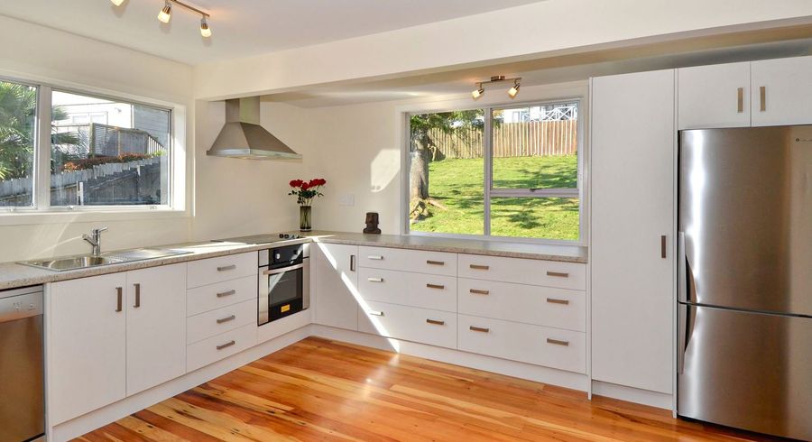  at 2/729 Beach Road, Browns Bay, North Shore City, Auckland