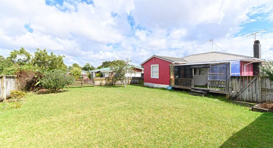  at 1/482 East Coast Road, Windsor Park, Auckland