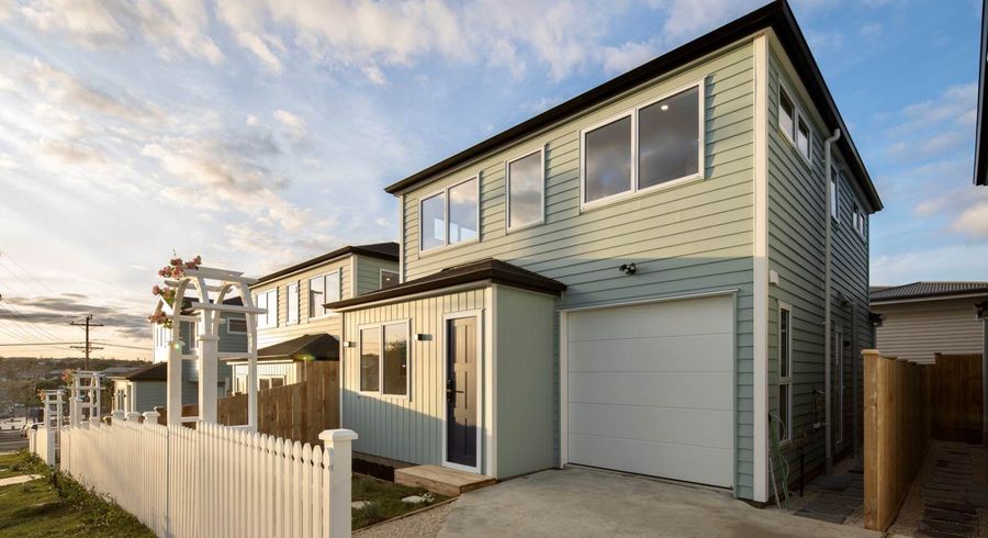  at 2B Deuxberry Avenue, Northcote, North Shore City, Auckland