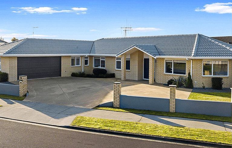  at 4 Vermont Court, Huntington, Hamilton, Waikato