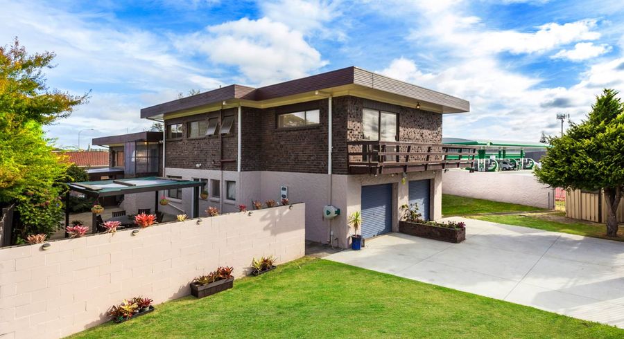  at 1 Challen Close, Conifer Grove, Takanini