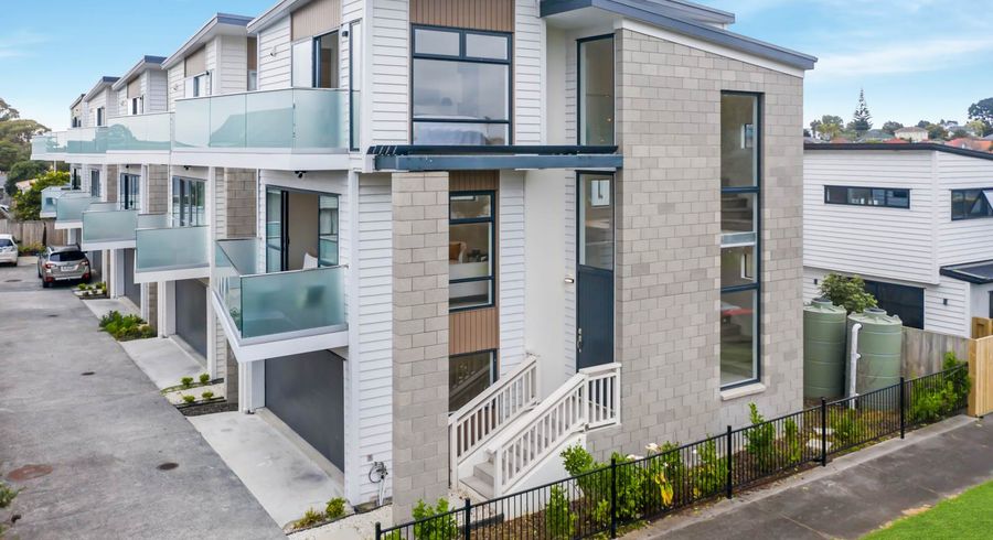  at 12A Ropata Avenue, Point England, Auckland