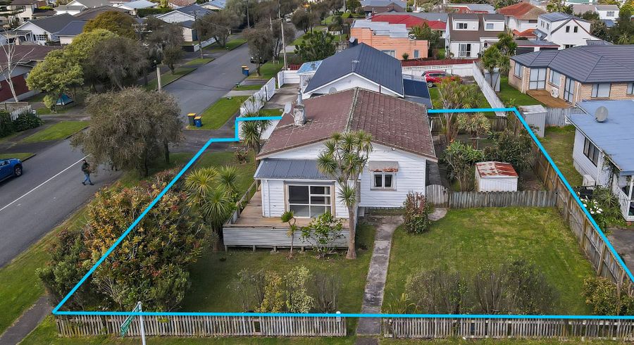  at 65 Lynwood Road, New Lynn, Auckland