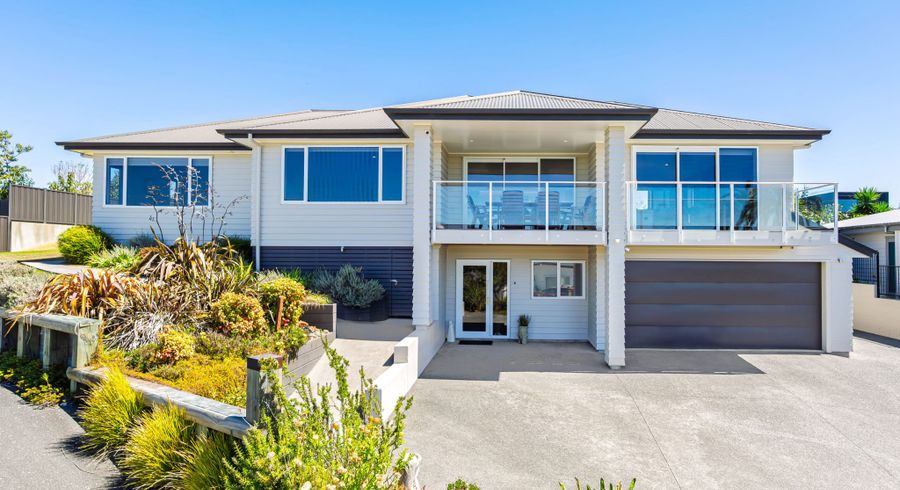  at 18 Pleasant Way, Matakatia, Whangaparaoa