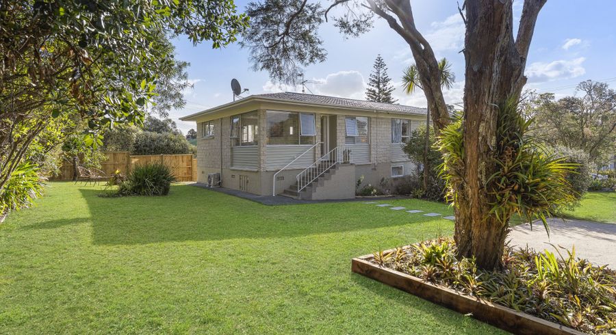  at 2/70 Cliff View Drive, Green Bay, Auckland