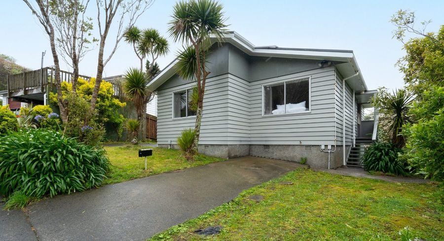  at Top Floor/32 Thurleigh Grove, Karori, Wellington, Wellington
