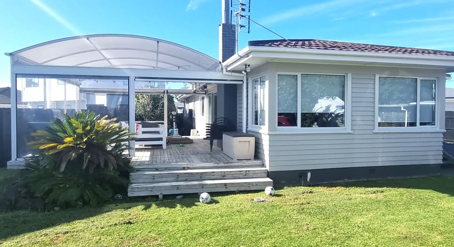  at Te Atatu Peninsula, Waitakere City, Auckland