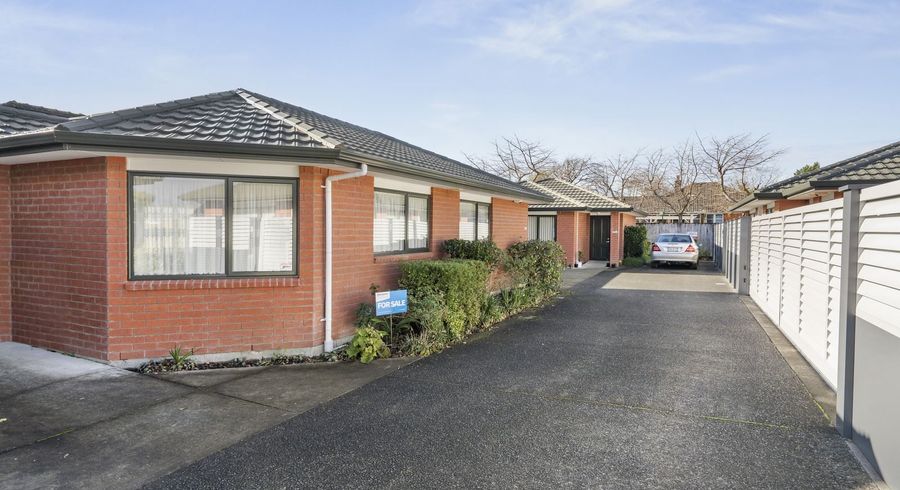  at 2/32 Gibbons Street, Upper Hutt Central, Upper Hutt