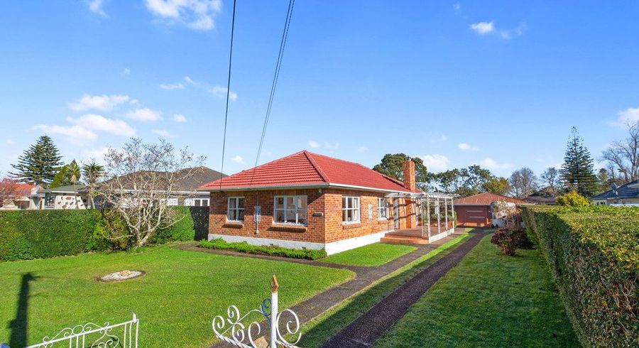  at 10 Peachgrove Road, Te Atatu Peninsula, Waitakere City, Auckland