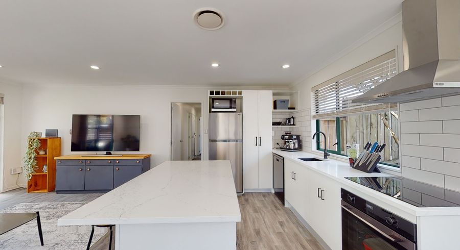  at 2/541 Swanson Road, Ranui, Auckland