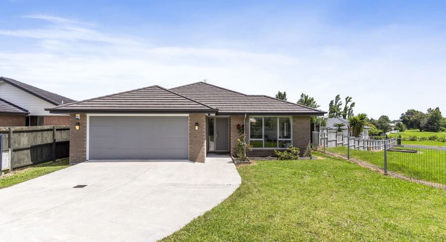  at 33 Captain Mitchell Drive, Opaheke, Papakura