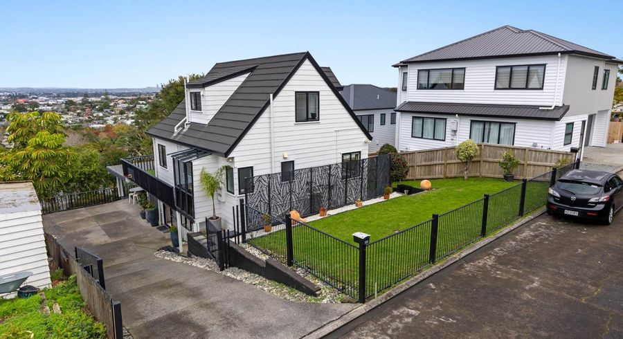 at 135 Sunset Road, Totara Vale, North Shore City, Auckland
