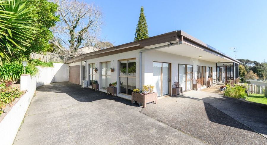  at 4 Simon Ellice Drive, Glenfield, North Shore City, Auckland