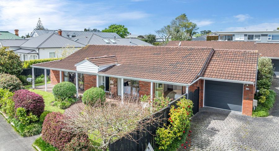  at 1/136 Calliope Road, Stanley Point, Auckland