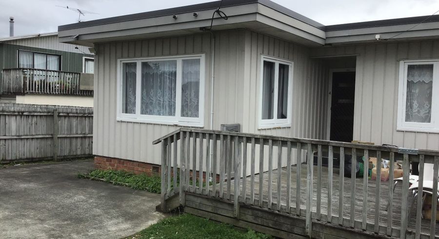  at 4 Vanguard Road, Kelston, Waitakere City, Auckland