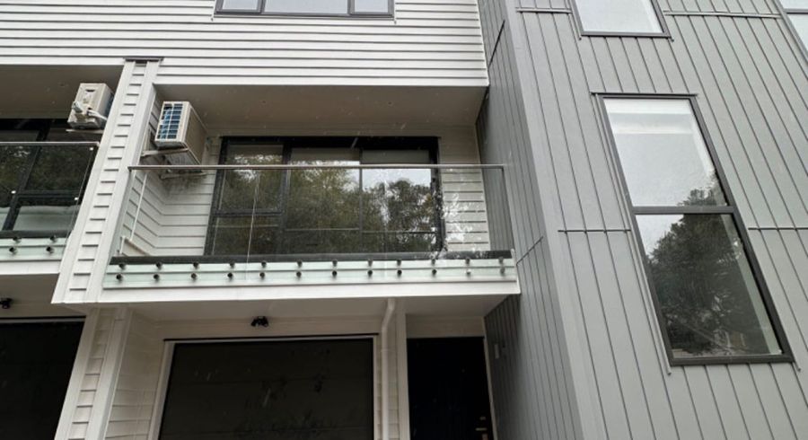 at 3/205 Sunnynook Road, Sunnynook, North Shore City, Auckland