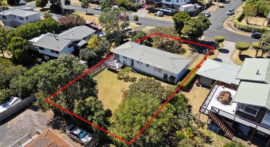  at 8 Ashcroft Avenue, Mangere Bridge, Manukau City, Auckland