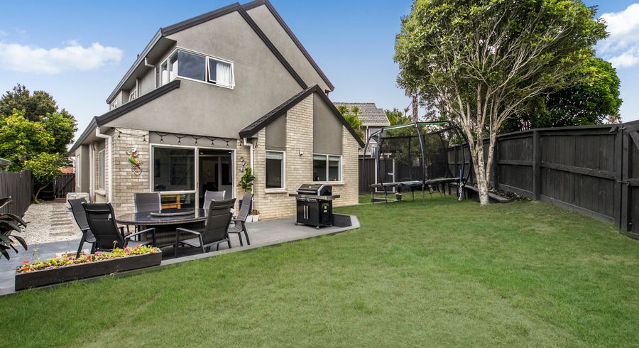  at 2/13 Perendale Close, Somerville, Manukau