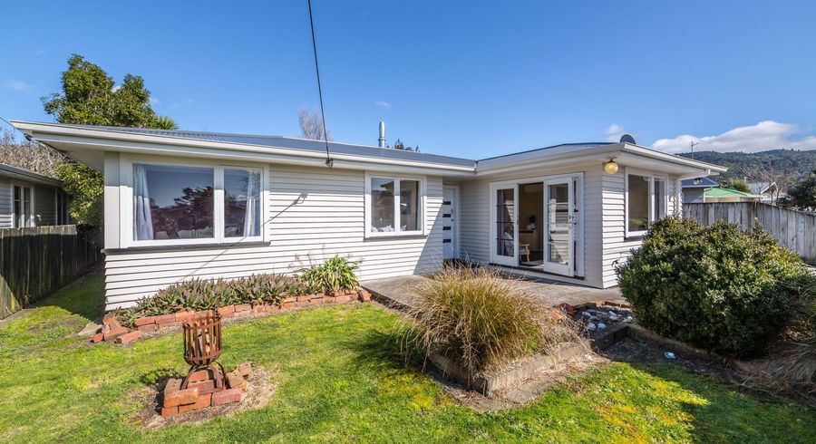  at 44 Woodward Street East, Featherston