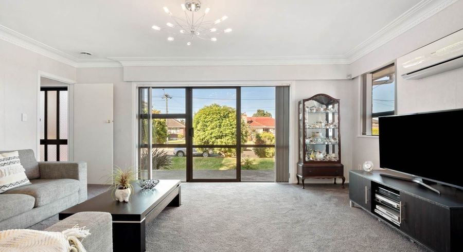  at 4 Buckingham Crescent, Manukau, Manukau City, Auckland