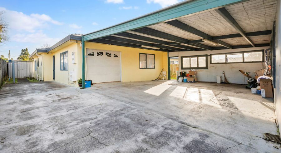  at 2/13 Gray Avenue, Māngere East, Auckland