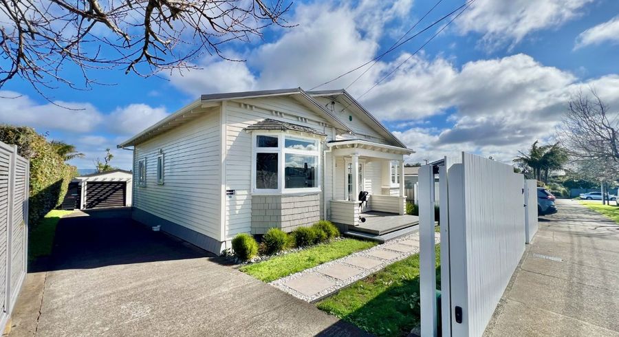  at 32 Hawea Road, Point Chevalier, Auckland City, Auckland
