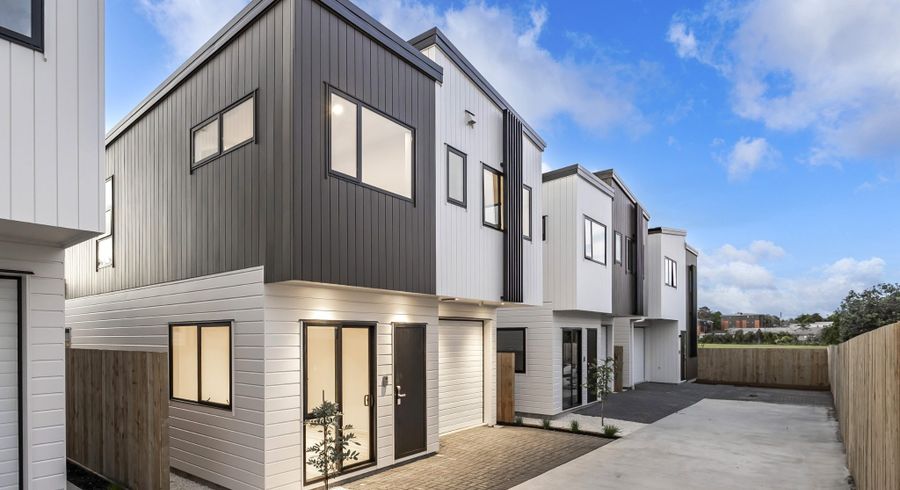 at 104C  Edgewater Drive, Pakuranga, Manukau City, Auckland