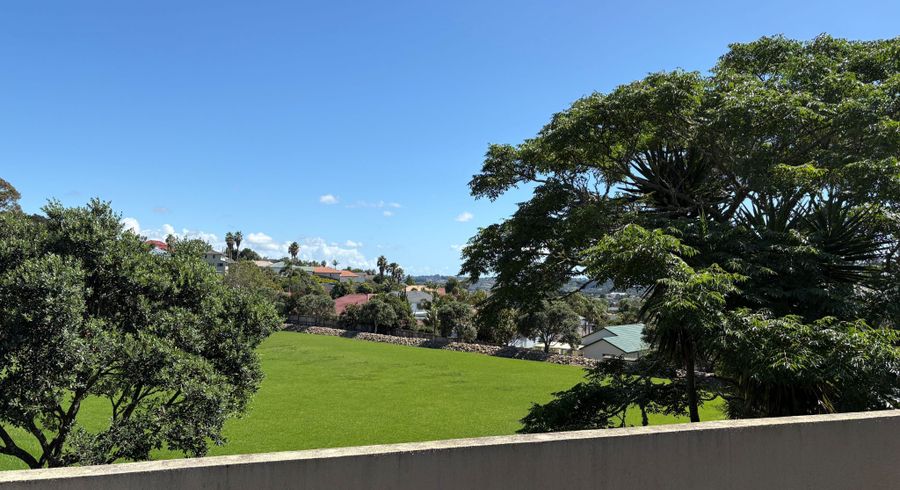  at 33 Bronzewing, Unsworth Heights, North Shore City, Auckland