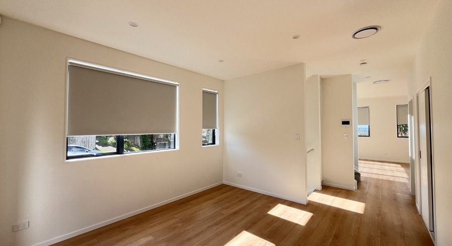  at 1/147 Weatherly Road, Torbay, North Shore City, Auckland