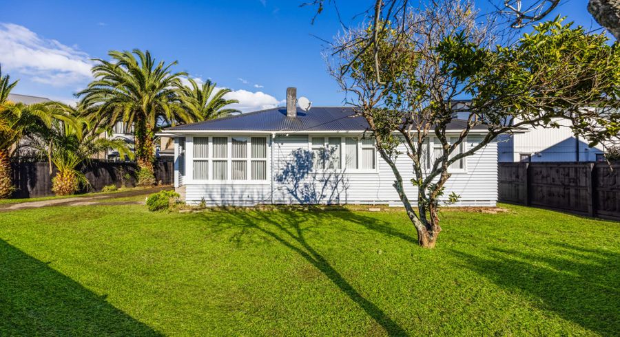  at 21 Farnborough Crescent, Mangere, Manukau City, Auckland