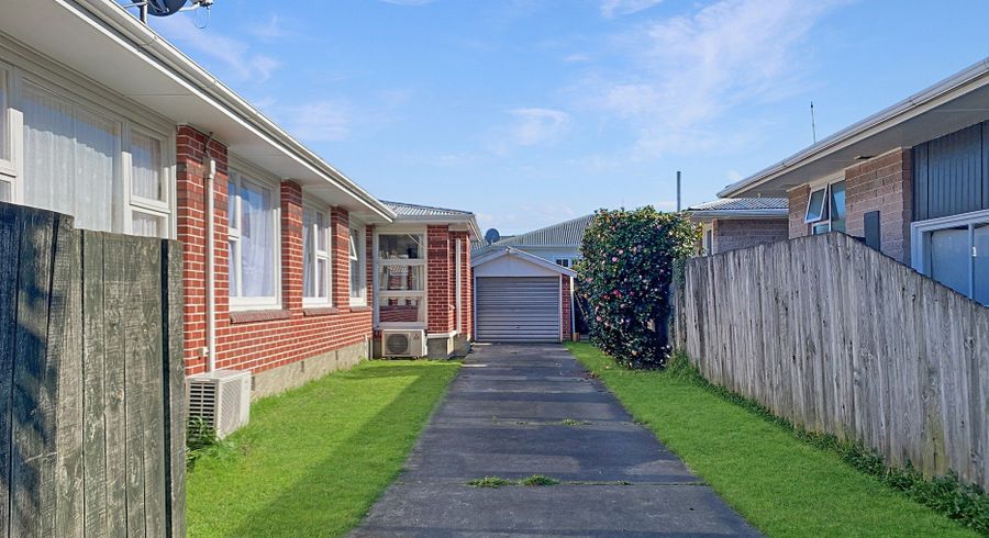  at 2/10 Aorangi Road, Bryndwr, Christchurch City, Canterbury