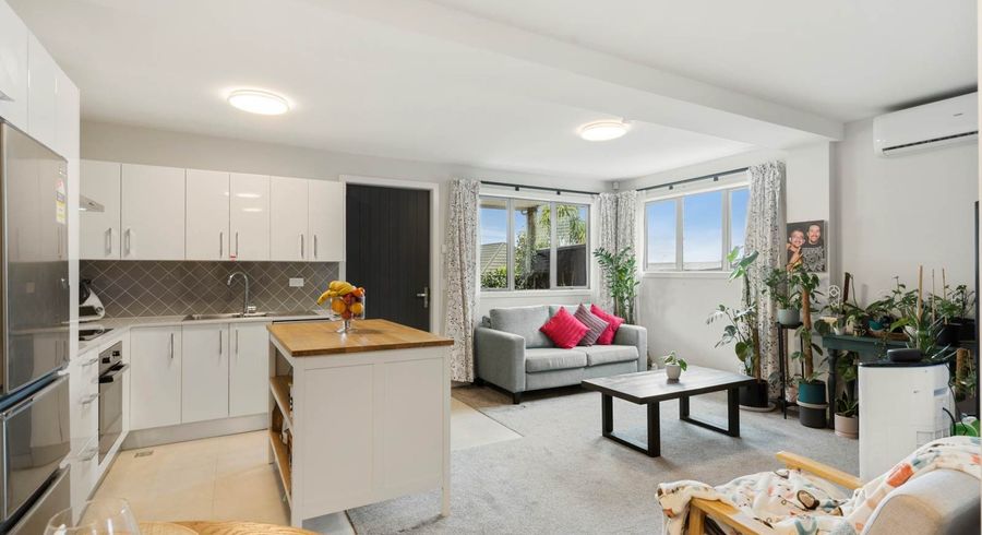  at 4/54 Ruawai Road, Mount Wellington, Auckland