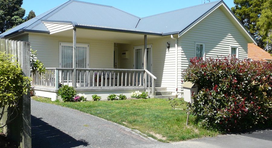  at 84 Alfred Street, Fairfield, Hamilton