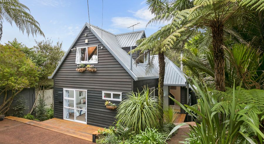  at 1 Dorothy Road, Laingholm, Auckland