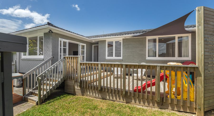  at 1/25 Fairclough Road, Beach Haven, Auckland