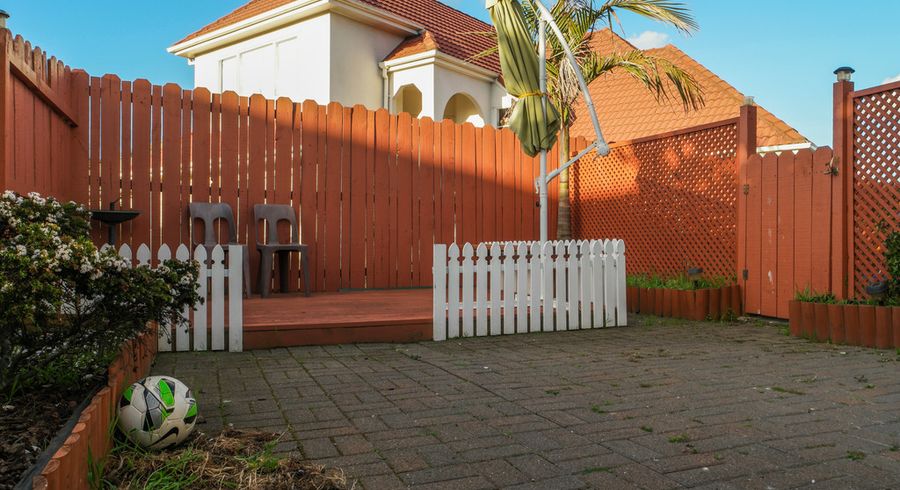  at 178 Botany Road, Botany Downs, Auckland