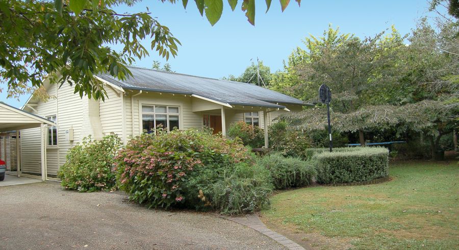 at 3809 Cambridge Road, Leamington, Cambridge