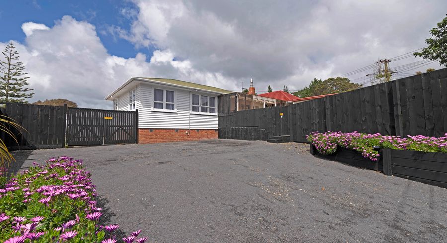  at 76 Forest Hill Road, Henderson, Auckland