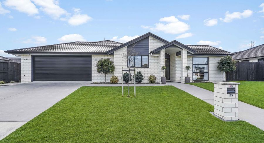  at 35 Batten Drive, Flagstaff, Hamilton