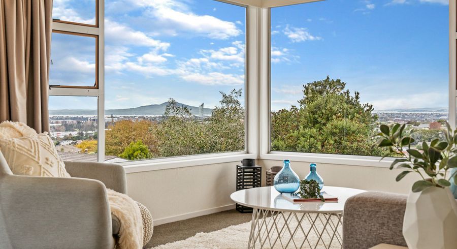  at 1/1 Woodcote Drive, Glenfield, Auckland