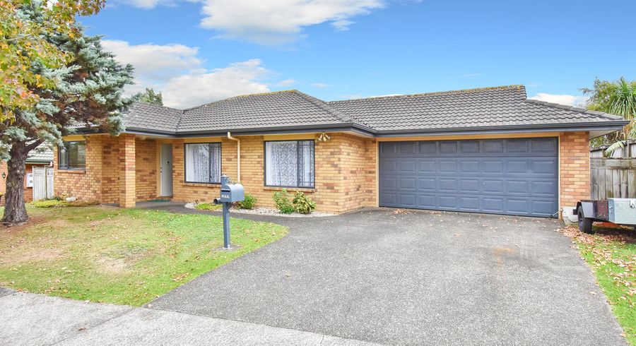  at 5 Adair Place, Weymouth, Auckland