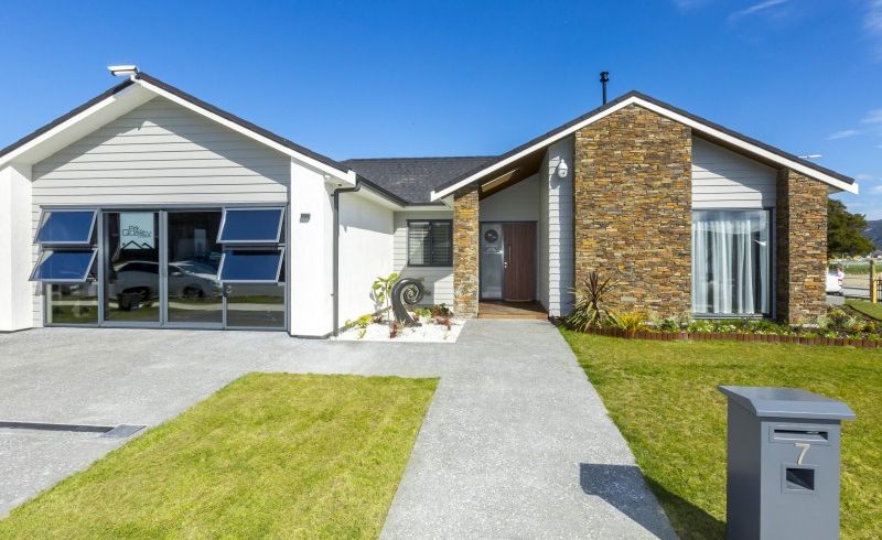  at 7 Hopkirk Avenue, Wallaceville, Upper Hutt