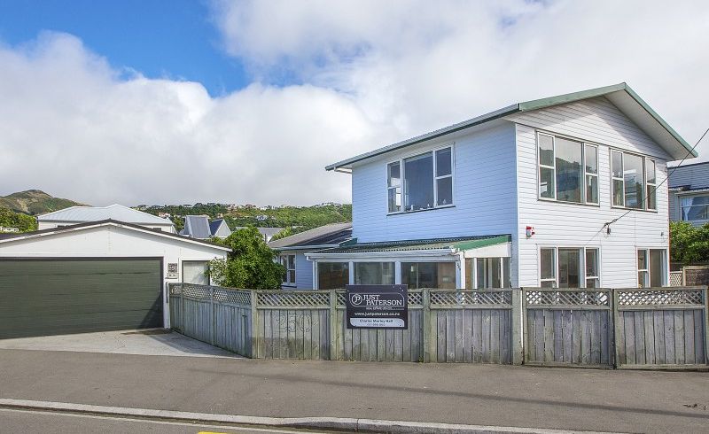  at 250 The Esplanade, Island Bay, Wellington