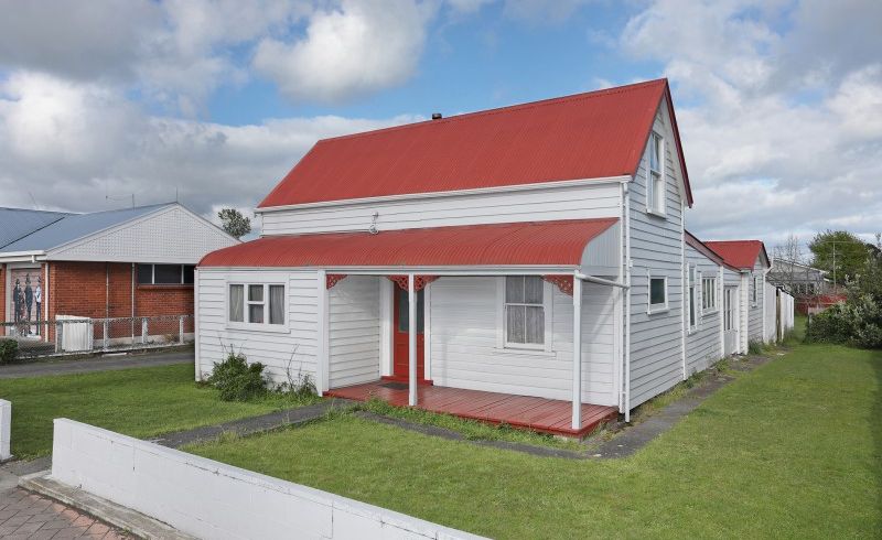  at 107 Bridge Street, Bulls