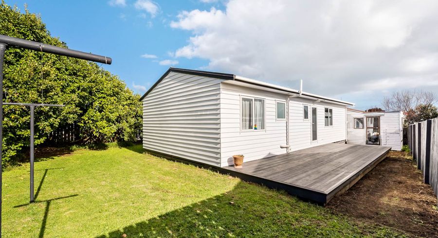  at 2/20 Volta Place, Clendon Park, Auckland