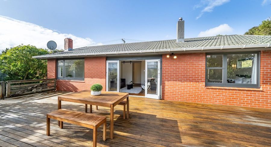  at 10 Vista Crescent, Maoribank, Upper Hutt